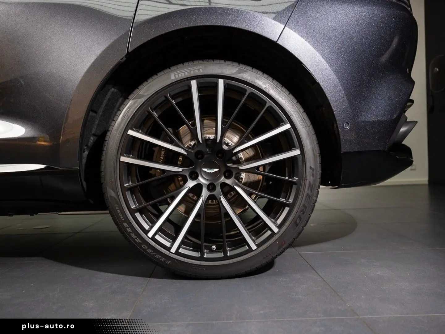 ASTON MARTIN DBX - Xenon Grey - 23 Zoll - Standheizung