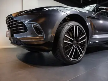ASTON MARTIN DBX - Xenon Grey - 23 Zoll - Standheizung