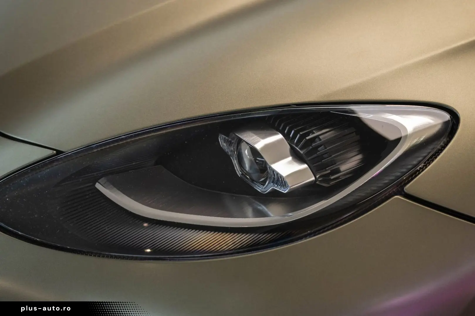 ASTON MARTIN DBX 4.0 V8 707