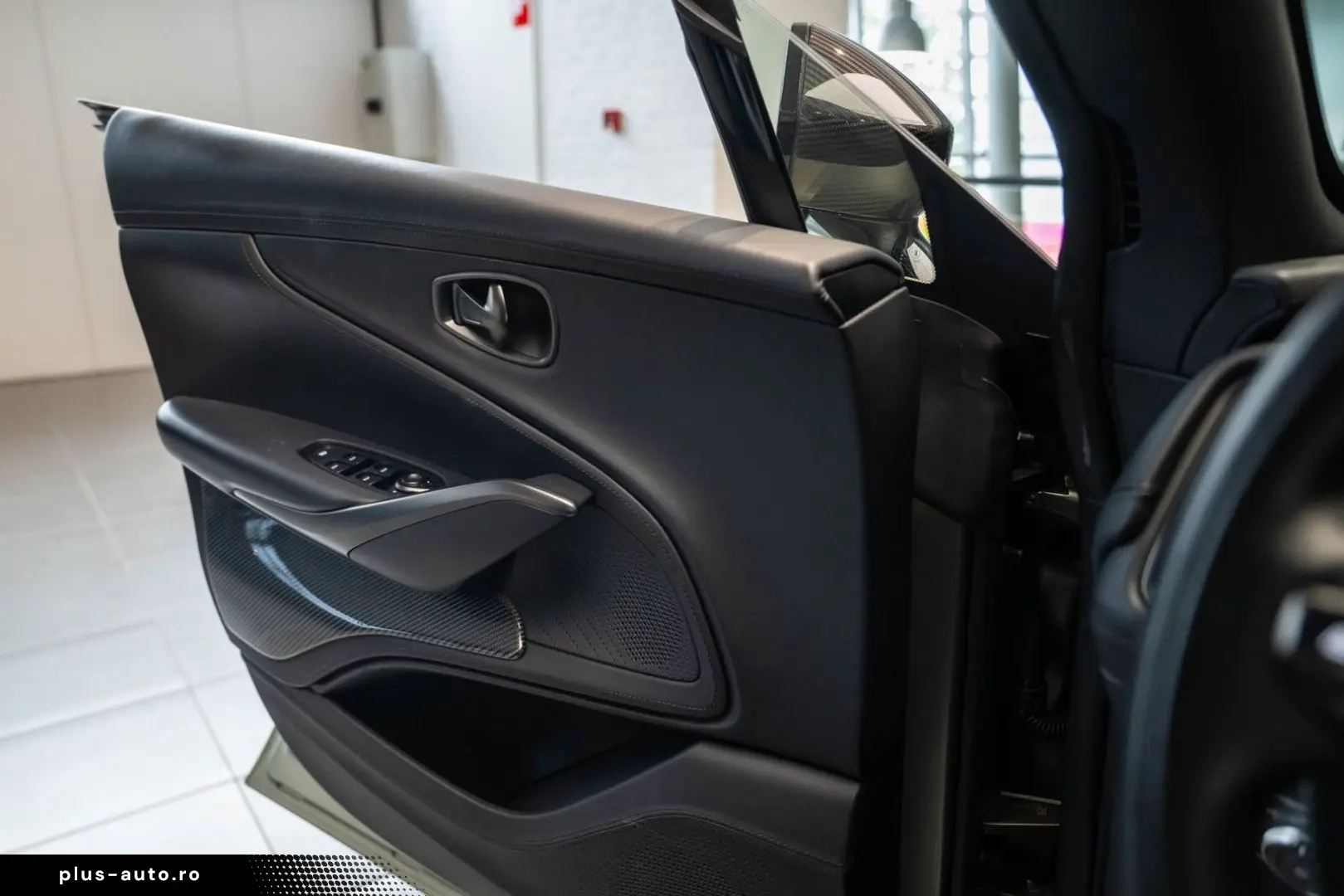 ASTON MARTIN DBX 4.0 V8 707