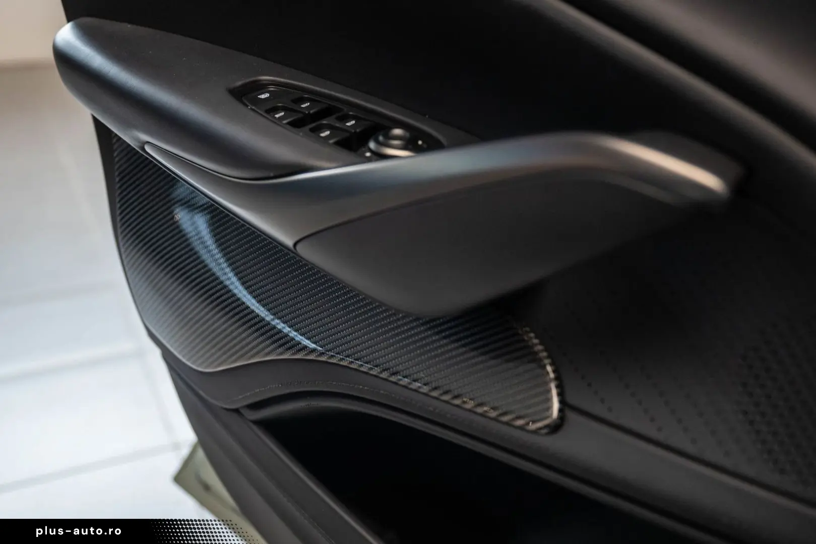 ASTON MARTIN DBX 4.0 V8 707