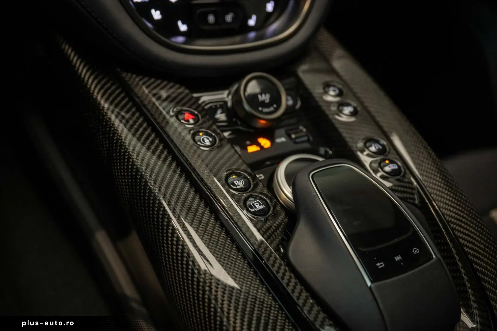 ASTON MARTIN DBX 4.0 V8 707