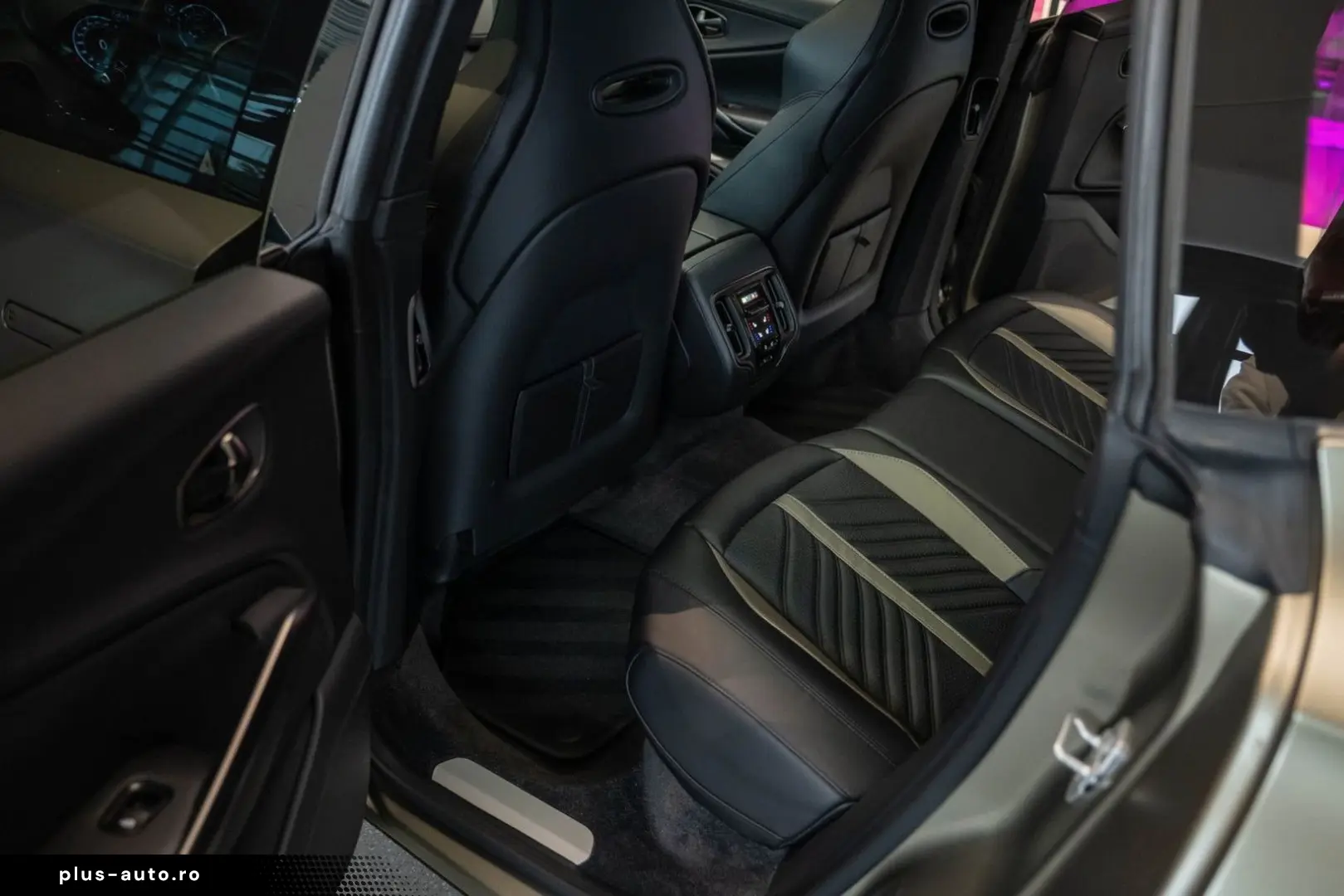 ASTON MARTIN DBX 4.0 V8 707
