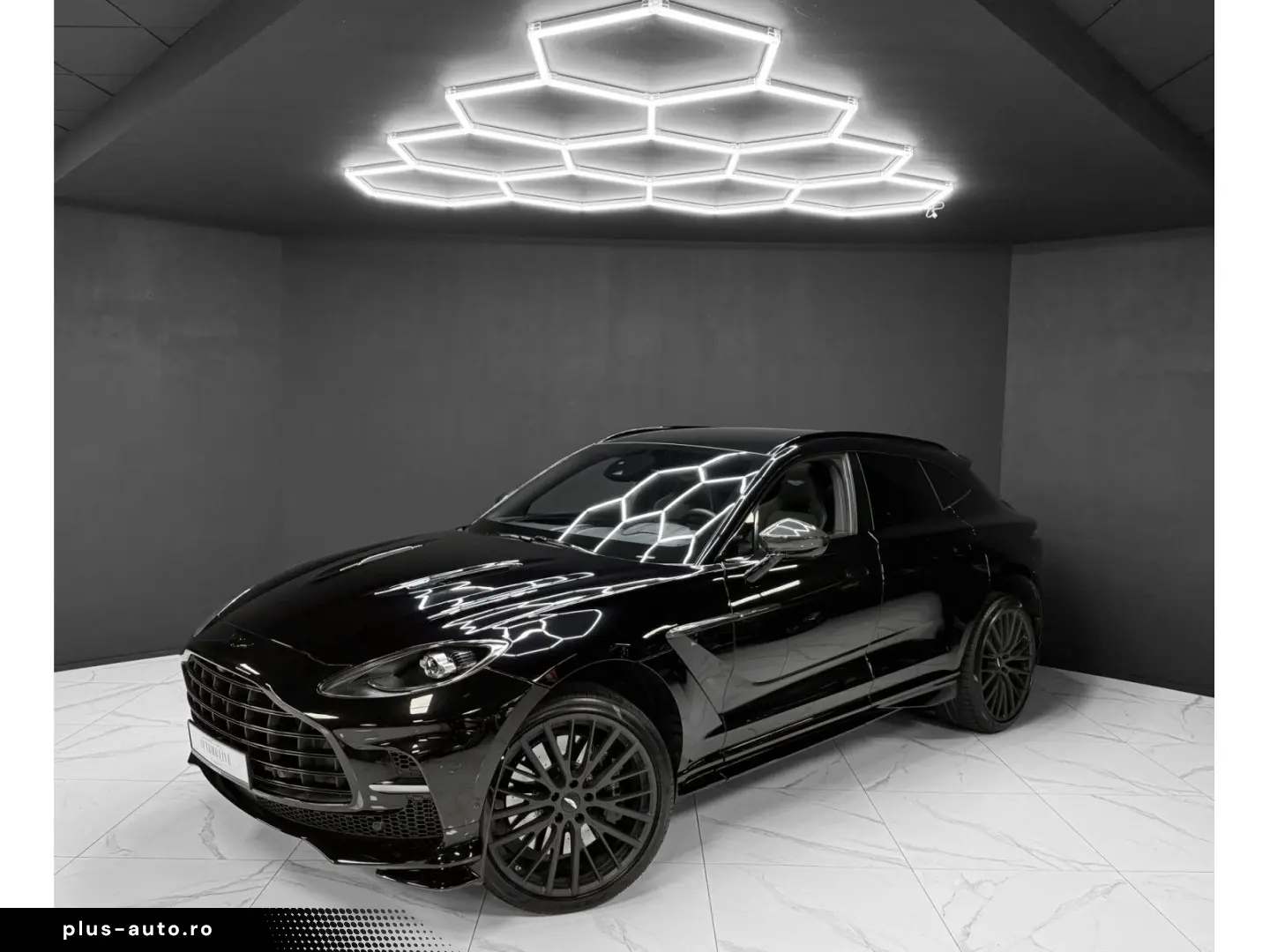 ASTON MARTIN DBX