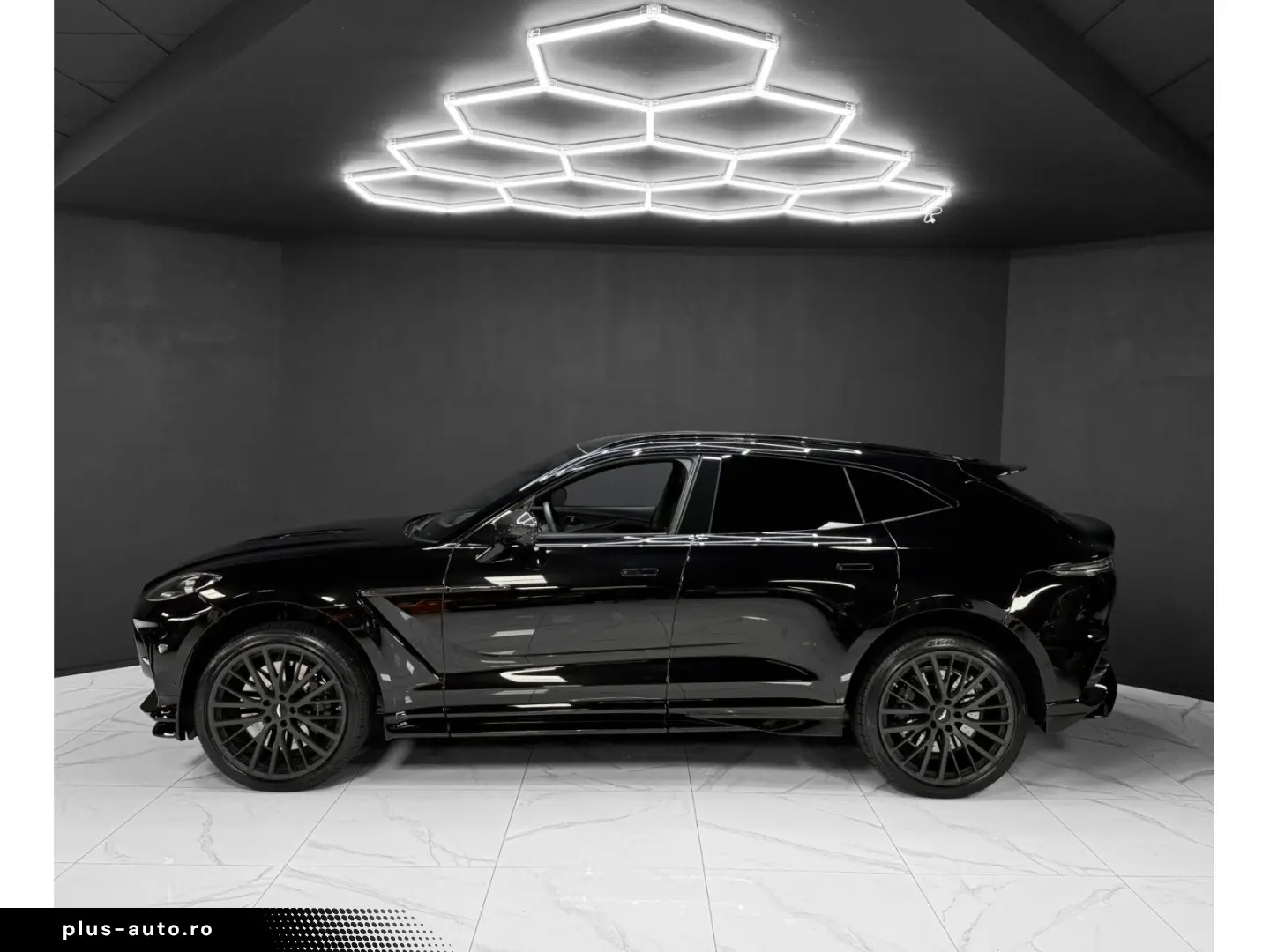 ASTON MARTIN DBX 2022 — imagine 2