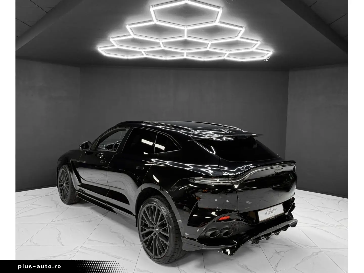 ASTON MARTIN DBX 2022 — imagine 3