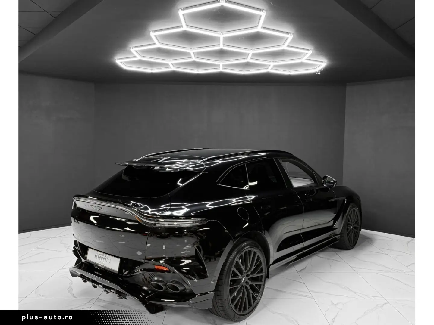 ASTON MARTIN DBX 2022 — imagine 5