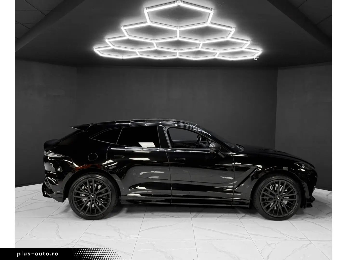 ASTON MARTIN DBX 2022 — imagine 6