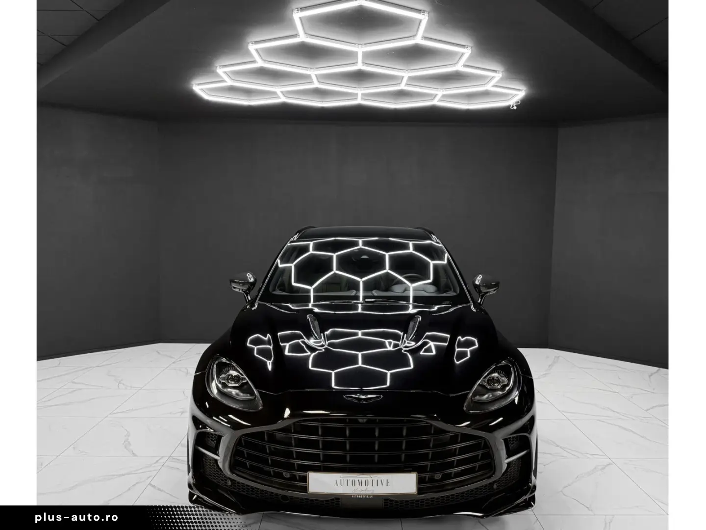 ASTON MARTIN DBX 2022 — imagine 8