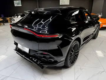 ASTON MARTIN DBX 4.0 V8 707   CARBON   PANO   23    BLACK B