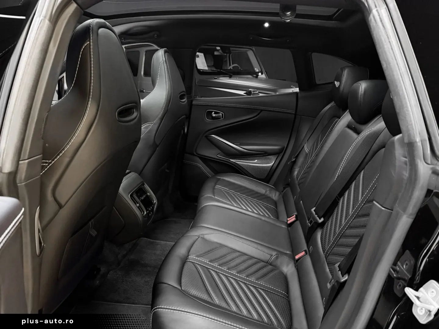 ASTON MARTIN DBX 2022 — imagine 13