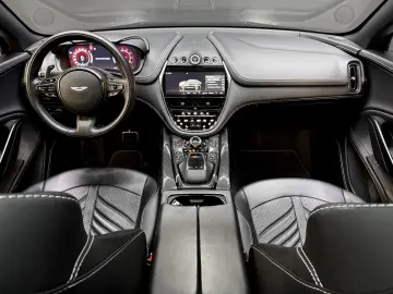 ASTON MARTIN DBX 4.0 V8 707   CARBON   PANO   23    BLACK B