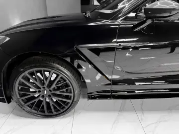 ASTON MARTIN DBX 4.0 V8 707   CARBON   PANO   23    BLACK B