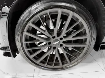 ASTON MARTIN DBX 4.0 V8 707   CARBON   PANO   23    BLACK B