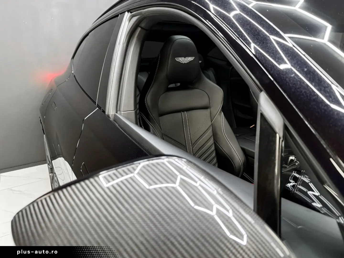 ASTON MARTIN DBX 2022 — imagine 20