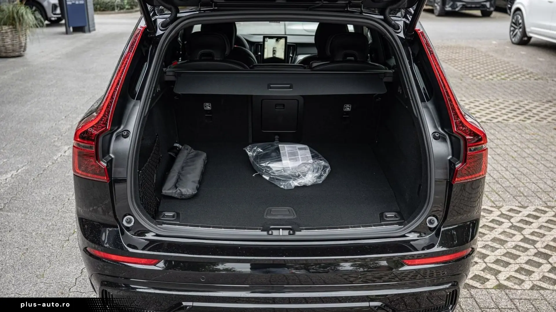 Volvo XC60 T8 Plus Black Edition Plug-In Hybrid