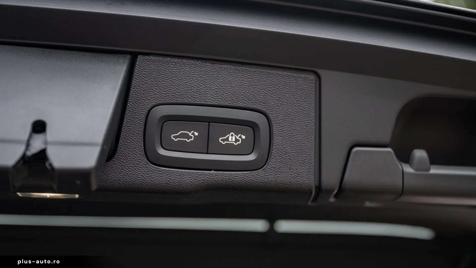 Volvo XC60 T8 Plus Black Edition Plug-In Hybrid