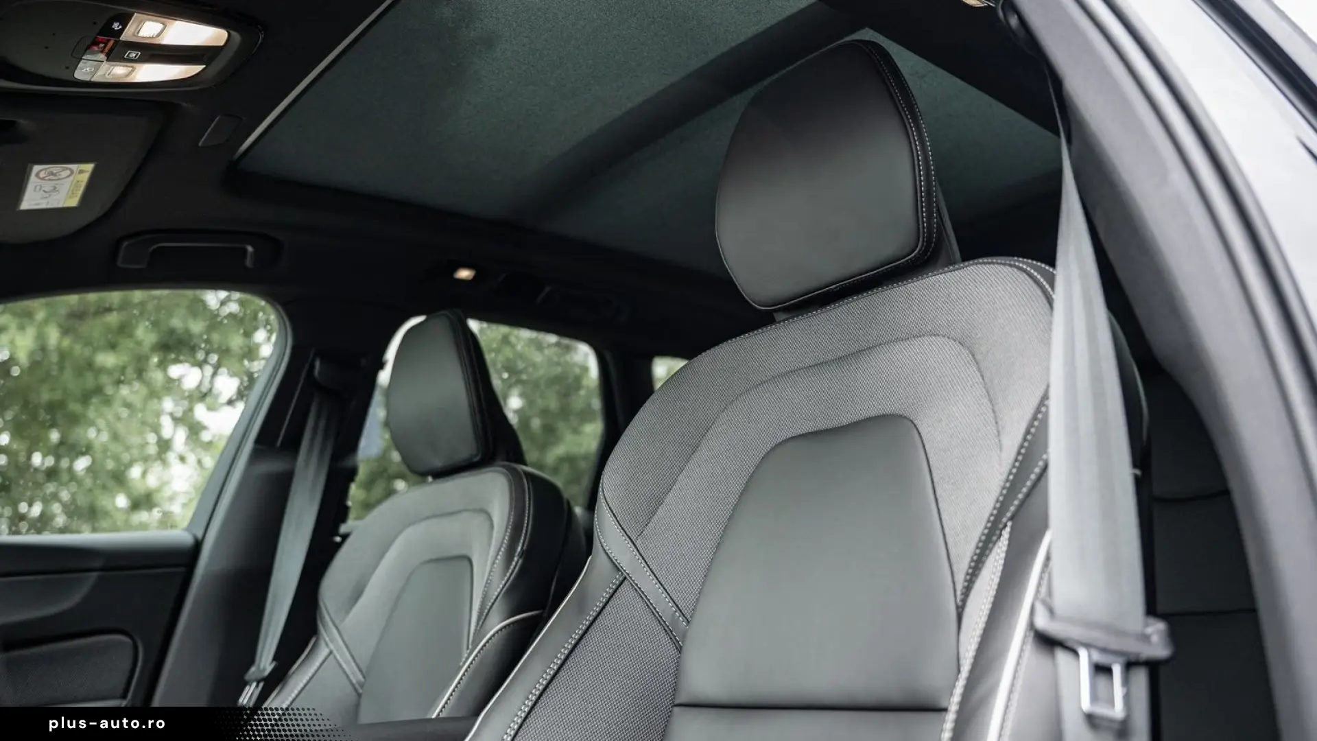Volvo XC60 T8 Plus Black Edition Plug-In Hybrid