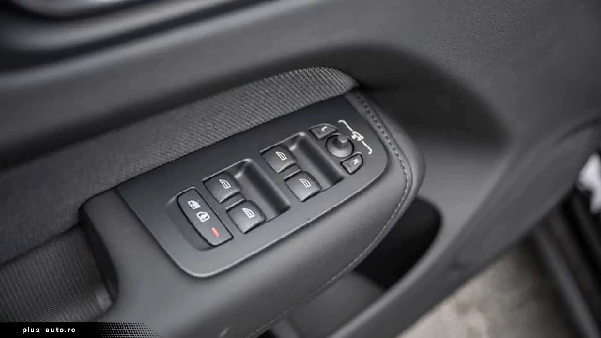 Volvo XC60 T8 Plus Black Edition Plug-In Hybrid