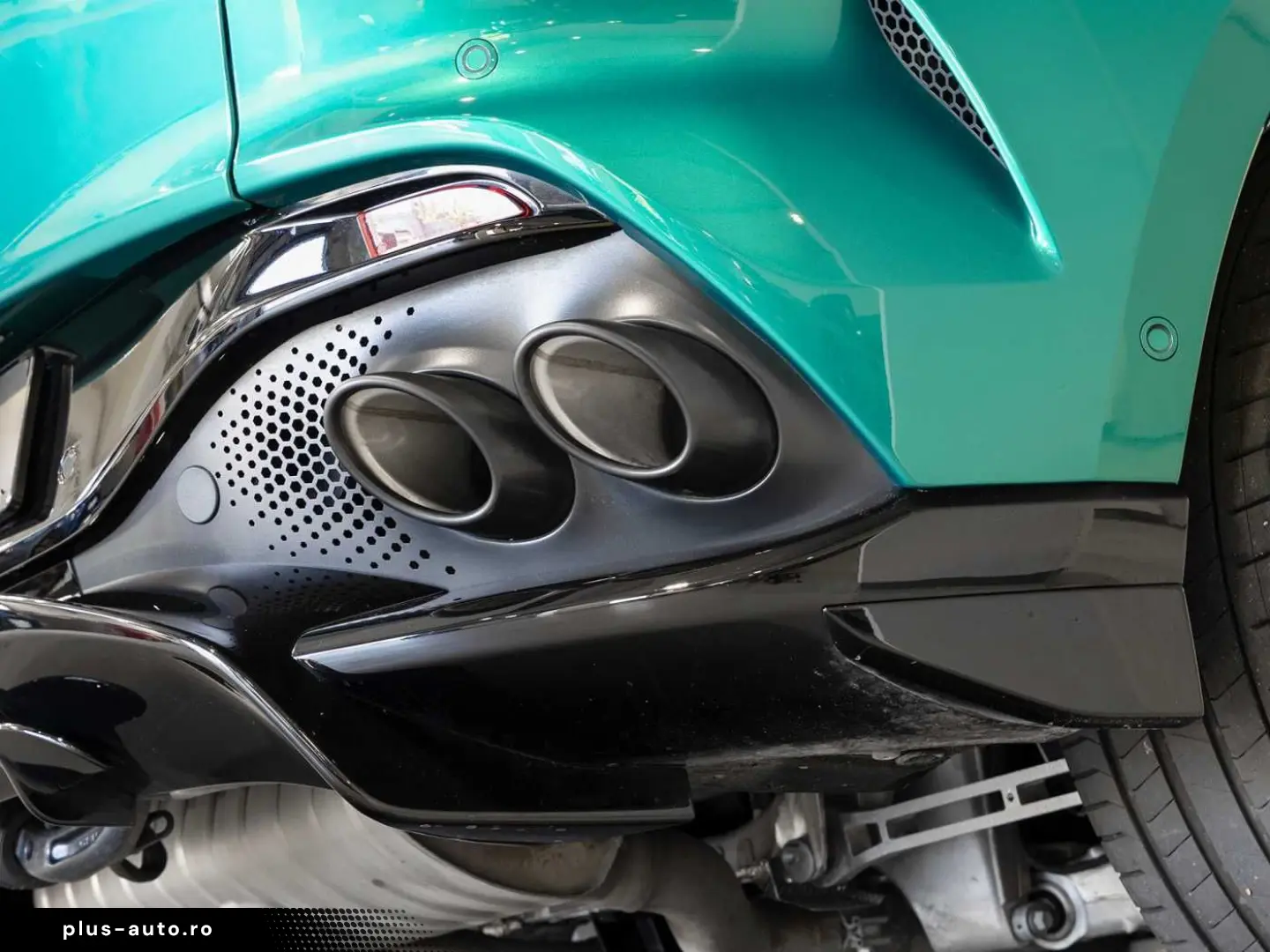 ASTON MARTIN DBX 707 -Podium Green-