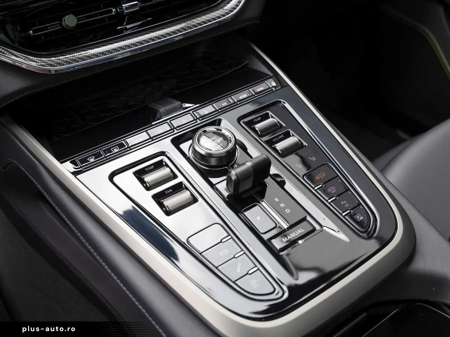 ASTON MARTIN DBX 707 -Podium Green-