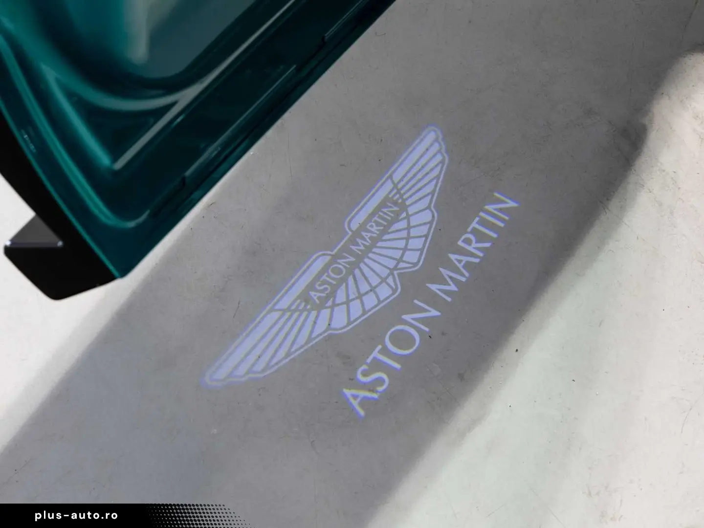 ASTON MARTIN DBX 707 -Podium Green-