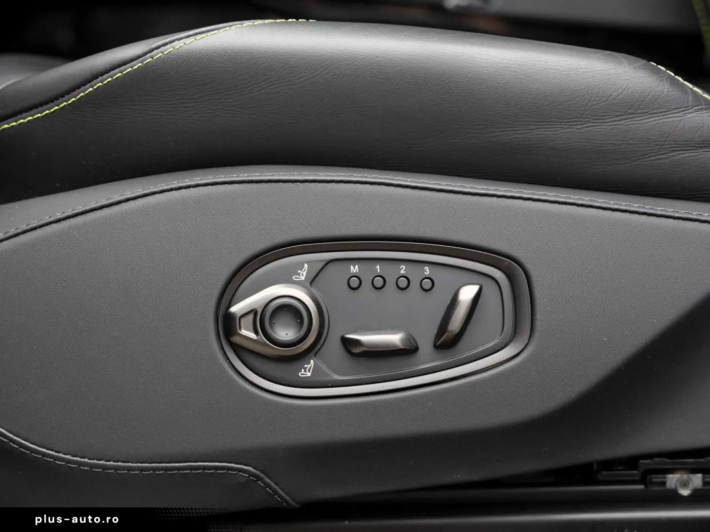 ASTON MARTIN DBX 707 -Podium Green-