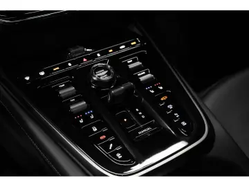 ASTON MARTIN DBX 707 4.0 V8 Bi-Turbo