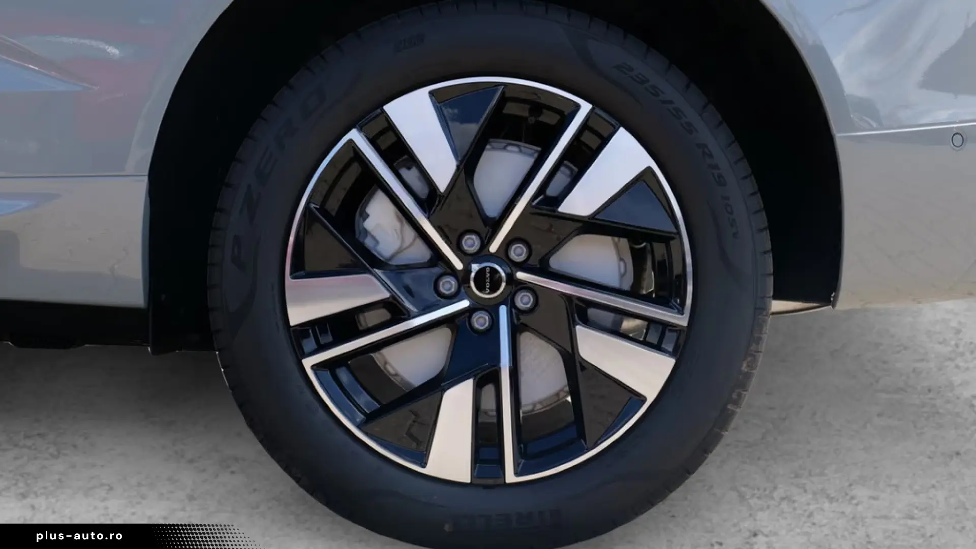 Volvo XC60 T6 Plus Dark Recharge Plug-In Hybrid