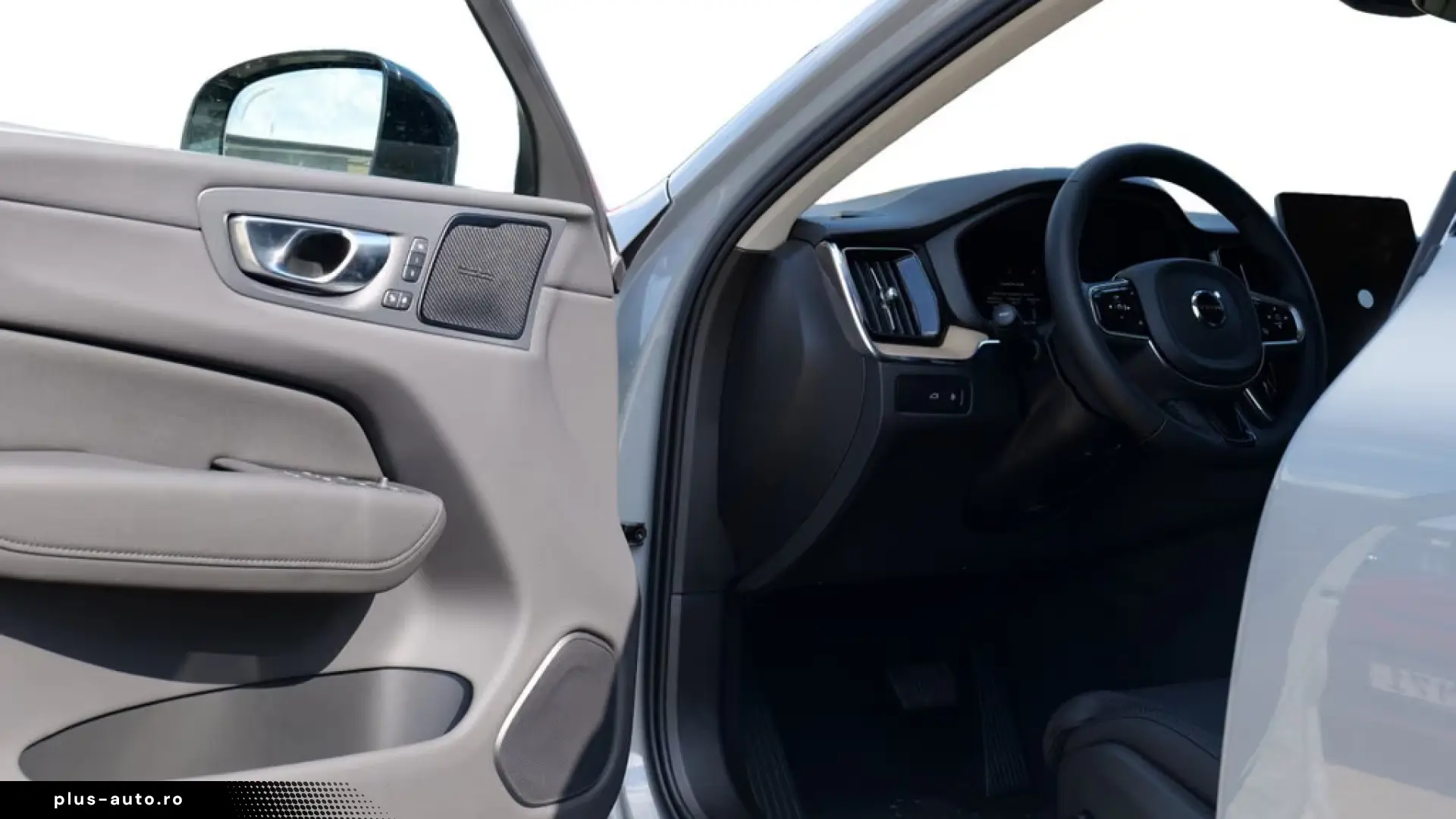 Volvo XC60 T6 Plus Dark Recharge Plug-In Hybrid