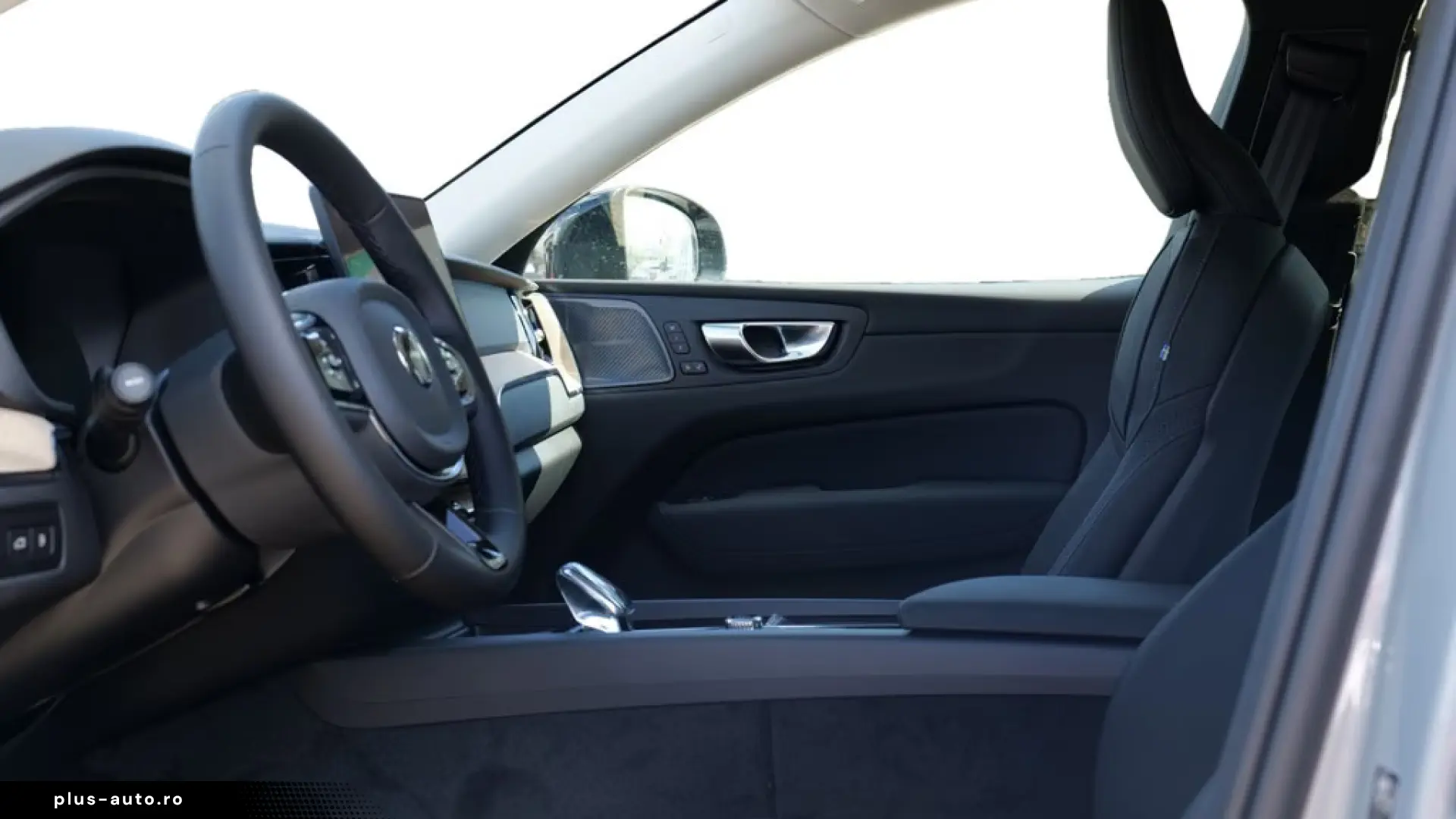 Volvo XC60 T6 Plus Dark Recharge Plug-In Hybrid