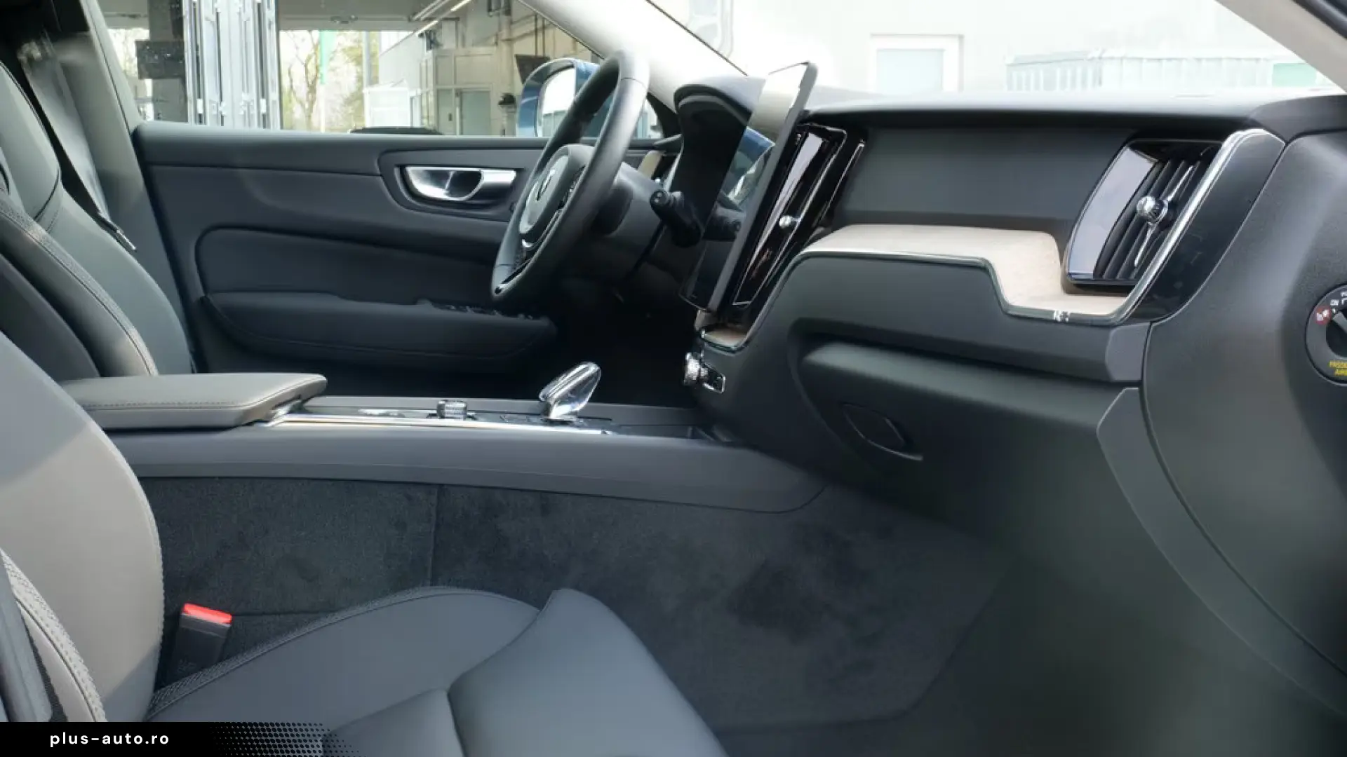 Volvo XC60 T6 Plus Dark Recharge Plug-In Hybrid