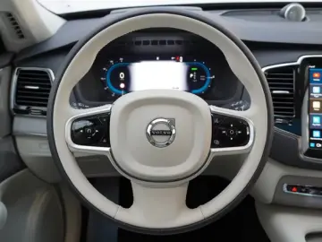 Volvo XC90 T8 Ultra Dark Recharge Plug-In Hybrid