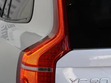 Volvo XC90 T8 Ultra Dark Recharge Plug-In Hybrid