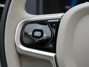 Volvo XC90 T8 Ultra Dark Recharge Plug-In Hybrid