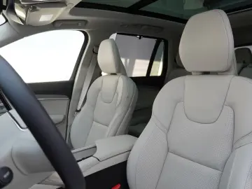 Volvo XC90 T8 Ultra Dark Recharge Plug-In Hybrid