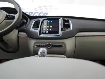 Volvo XC90 T8 Ultra Dark Recharge Plug-In Hybrid