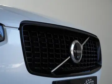 Volvo XC90 T8 Ultra Dark Recharge Plug-In Hybrid