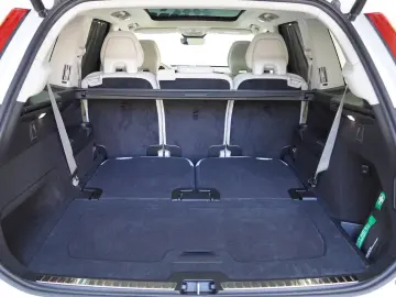Volvo XC90 T8 Ultra Dark Recharge Plug-In Hybrid