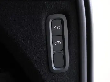 Volvo XC90 T8 Ultra Dark Recharge Plug-In Hybrid