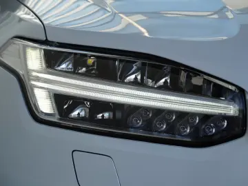 Volvo XC90 T8 Ultra Dark Recharge Plug-In Hybrid