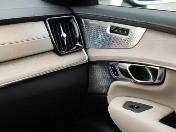 Volvo XC90 Ultra Bright T8 Recharge Plug-In