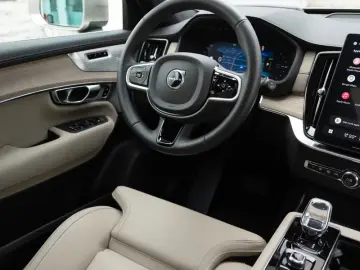Volvo XC90 Ultra Bright T8 Recharge Plug-In