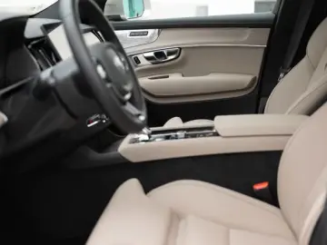 Volvo XC90 Ultra Bright T8 Recharge Plug-In