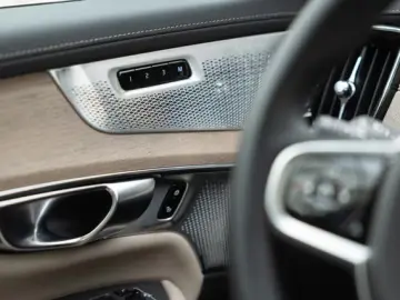 Volvo XC90 Ultra Bright T8 Recharge Plug-In