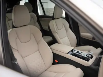 Volvo XC90 Ultra Bright T8 Recharge Plug-In