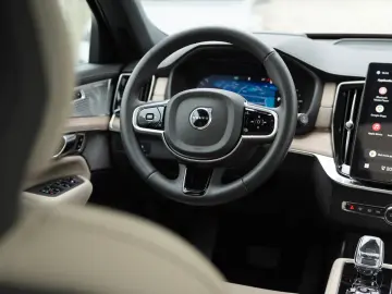 Volvo XC90 Ultra Bright T8 Recharge Plug-In