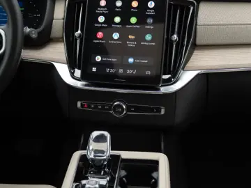 Volvo XC90 Ultra Bright T8 Recharge Plug-In