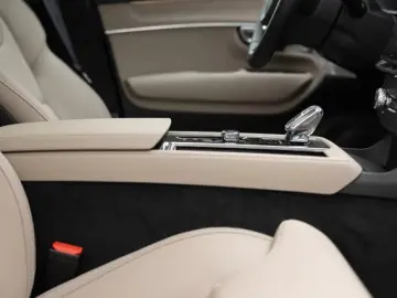 Volvo XC90 Ultra Bright T8 Recharge Plug-In