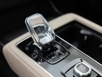 Volvo XC90 Ultra Bright T8 Recharge Plug-In